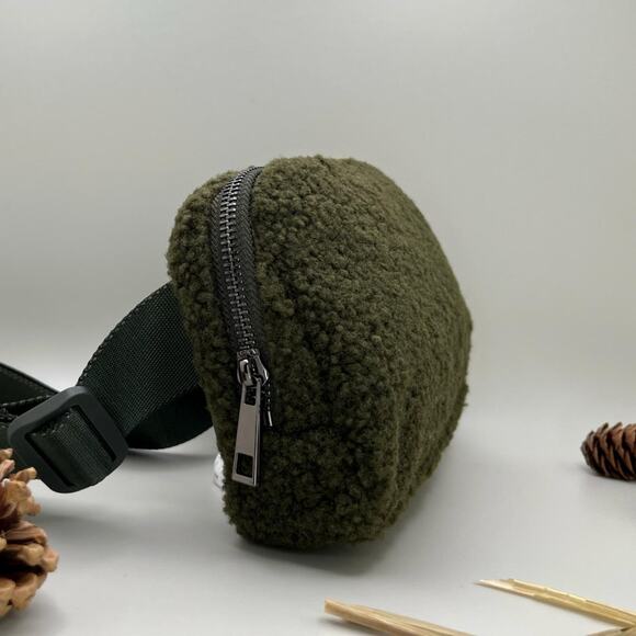 New Everyday Black Fuzzy Sherpa Standard Size Fanny Pack / Waist Pack - Picture 2 of 8